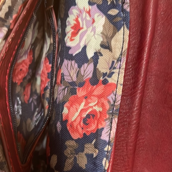 ONE OF A KIND - Edgy Blood Red Spiked Cross Body bag - Picture 6 of 7